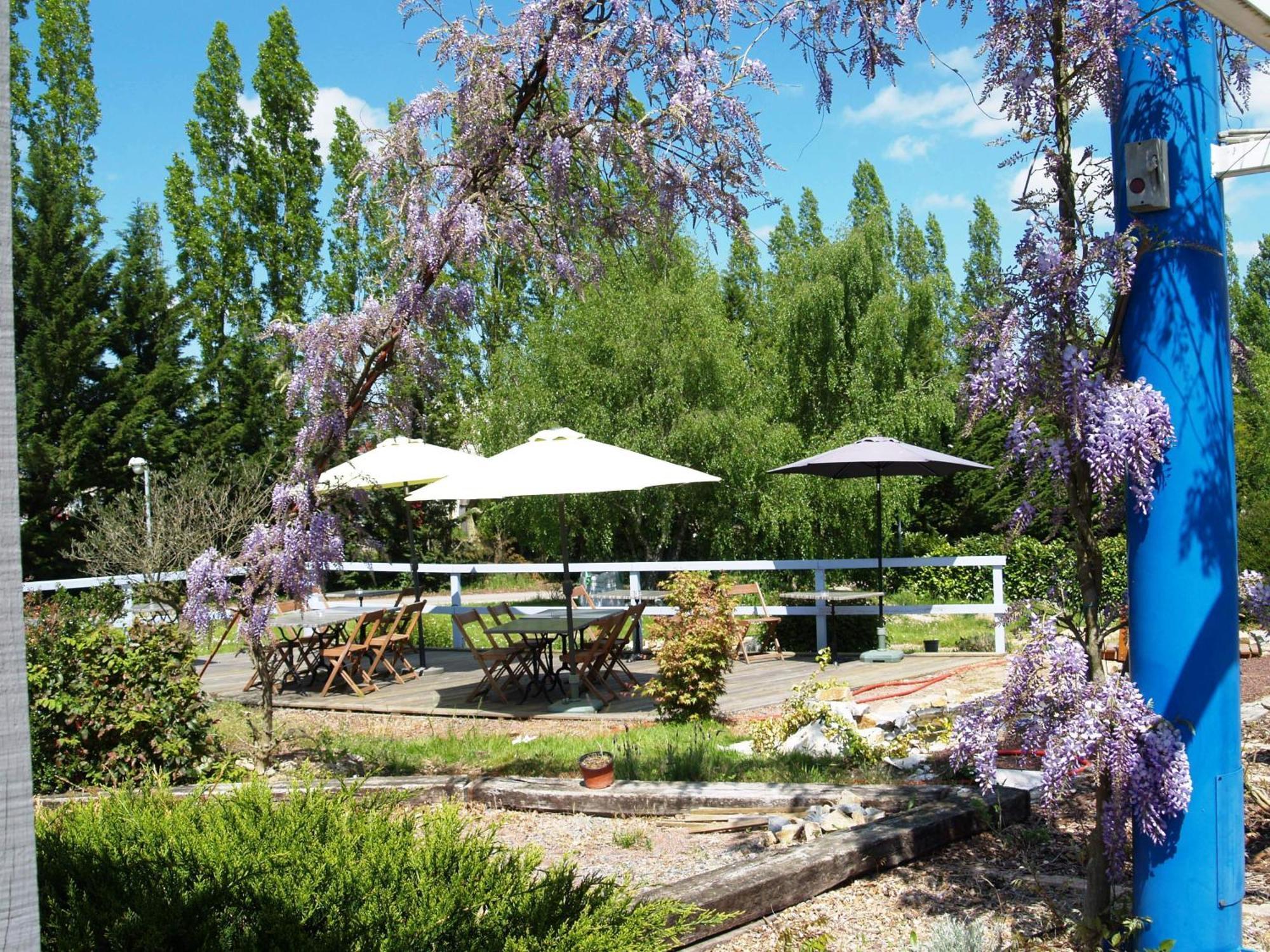 Hotel Au Relais Des Lilas Parthenay Buitenkant foto