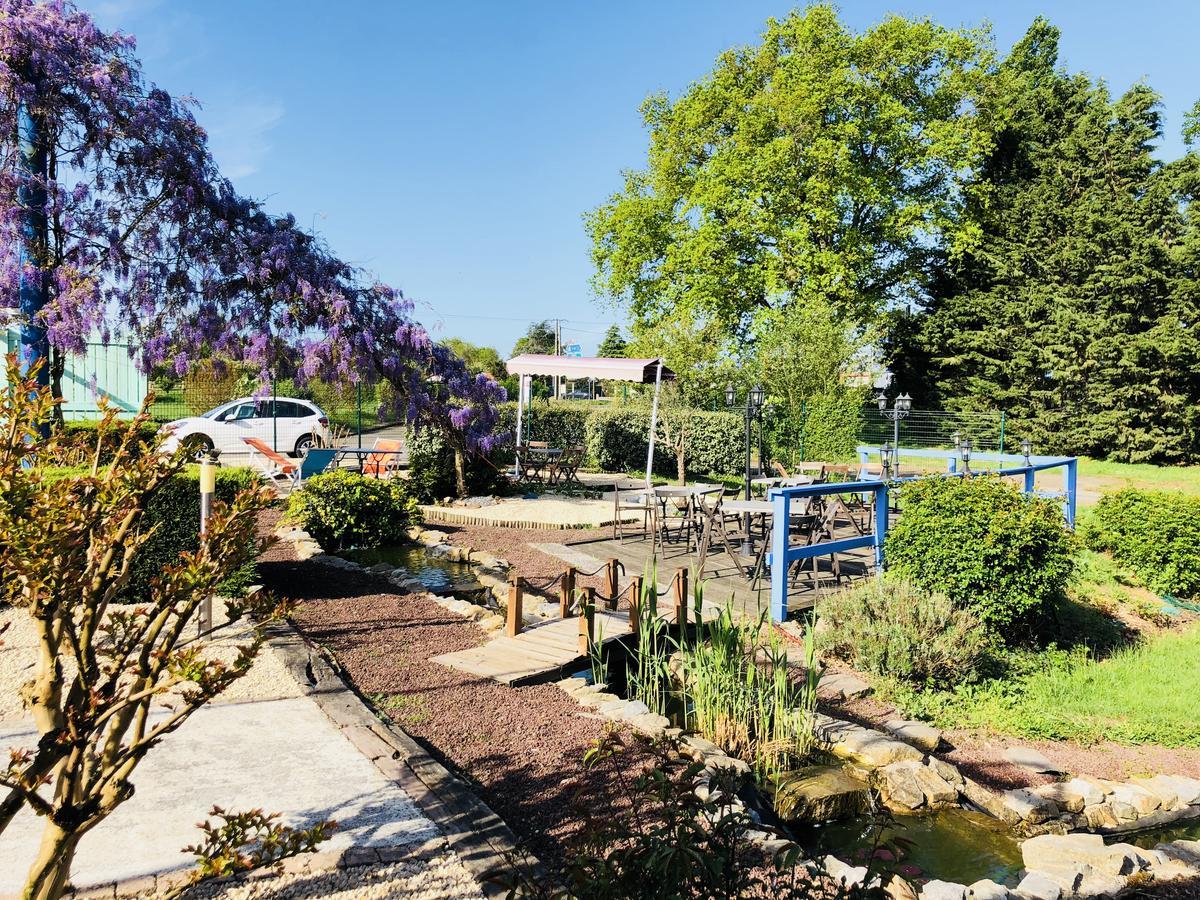 Hotel Au Relais Des Lilas Parthenay Buitenkant foto